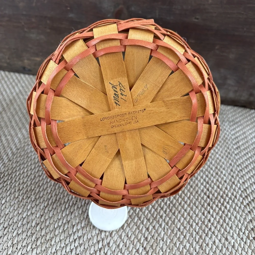 Longaberger 1998 Mother's Day Basket with Tie On, Floral Liner and Protector.